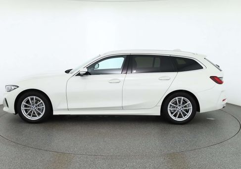 BMW 318, 2023