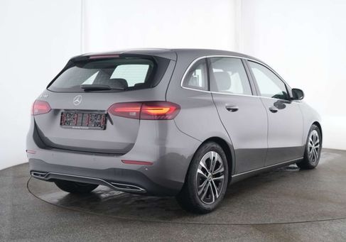 Mercedes-Benz B 200, 2025