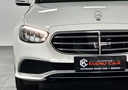 Mercedes-Benz E 300, 2022 3