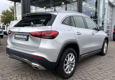 Mercedes-Benz GLA 200, 2022 3