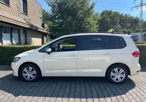 Volkswagen Touran, 2024 3