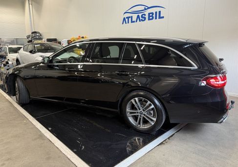 Mercedes-Benz E 220, 2022 3