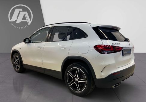 Mercedes-Benz GLA 250, 2021