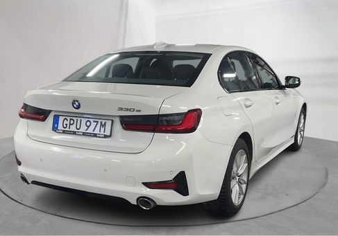 BMW 330, 2021