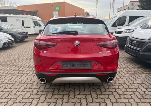 Alfa Romeo Stelvio, 2022 3