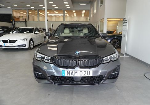 BMW 330, 2022