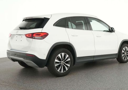 Mercedes-Benz GLA 200, 2021