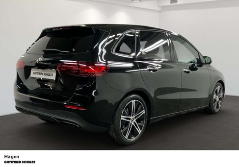Mercedes-Benz B 180, 2025