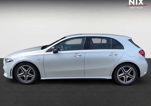 Mercedes-Benz A 200, 2022