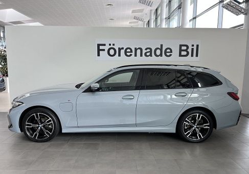 BMW 330, 2025 3