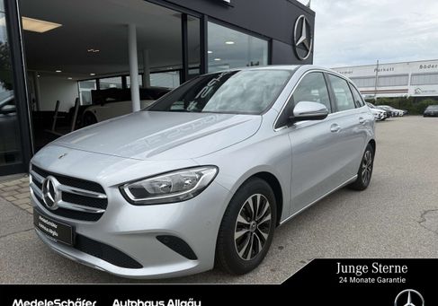 Mercedes-Benz B 180, 2022