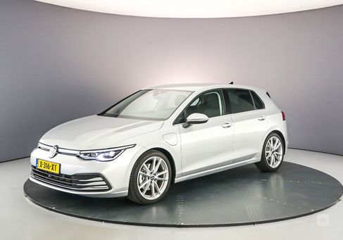 Volkswagen Golf, 2024