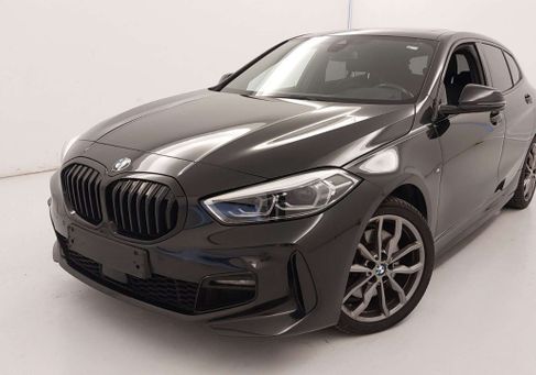 BMW 120, 2021