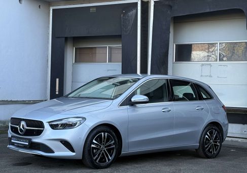 Mercedes-Benz B 180, 2025