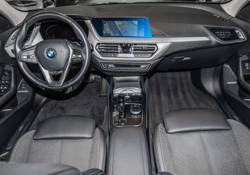 BMW 118, 2023