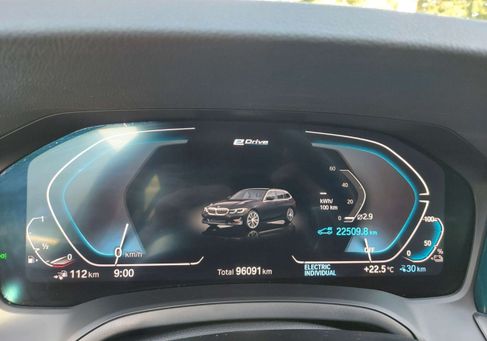 BMW 330, 2022