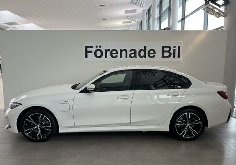 BMW 330, 2025 3