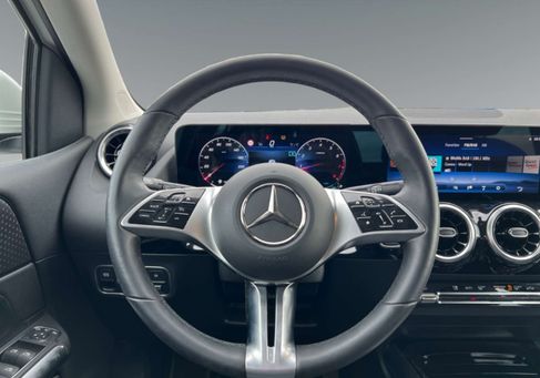 Mercedes-Benz B 200, 2023 3