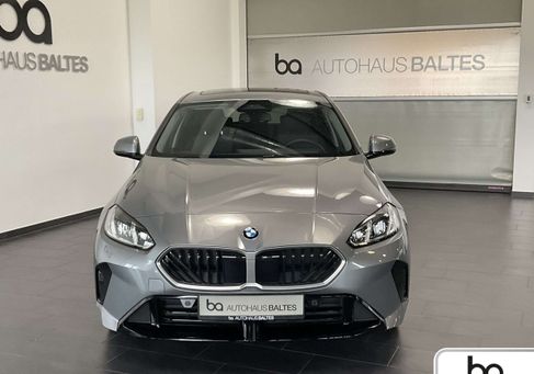 BMW 120, 2025