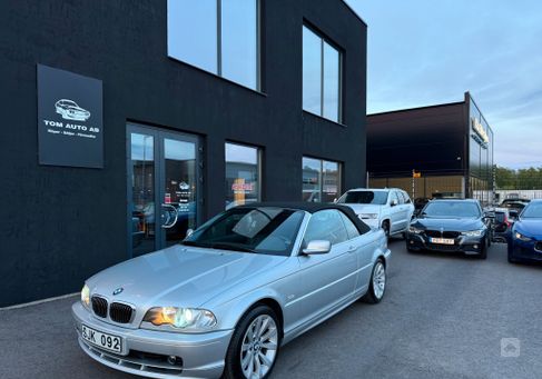 BMW 325, 2001