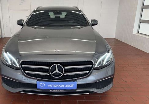 Mercedes-Benz 220, 2020