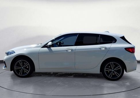 BMW 118, 2022