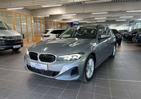 BMW 330, 2023