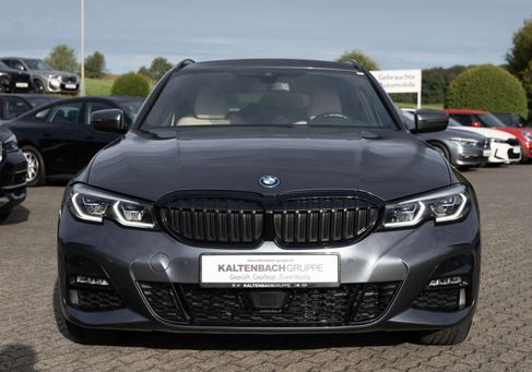 BMW 330, 2022 3