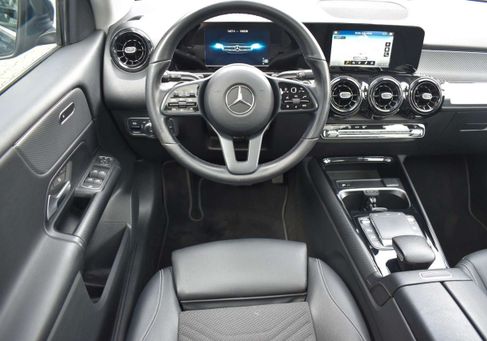 Mercedes-Benz GLB 200, 2023