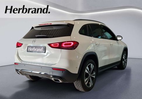 Mercedes-Benz GLA 180, 2021