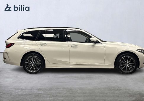 BMW 330, 2025