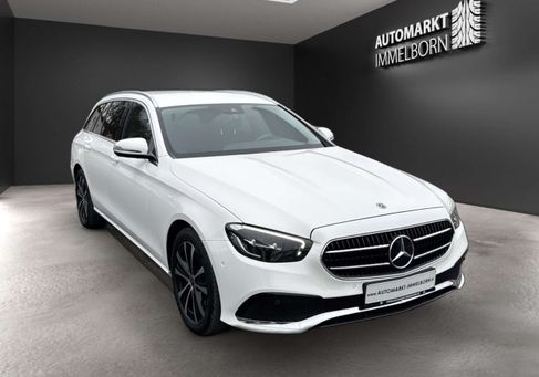 Mercedes-Benz E 300, 2022 3