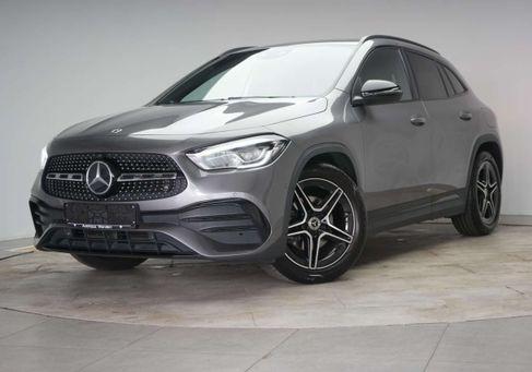 Mercedes-Benz GLA 200, 2021