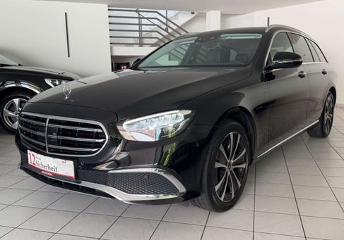 Mercedes-Benz E 220, 2022 3