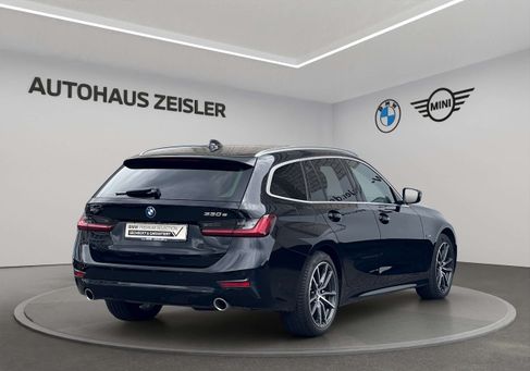 BMW 330, 2022