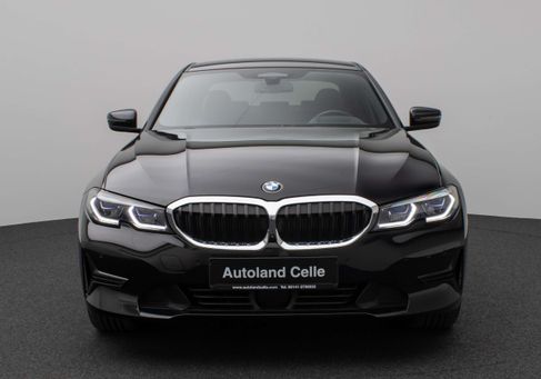 BMW 330, 2021