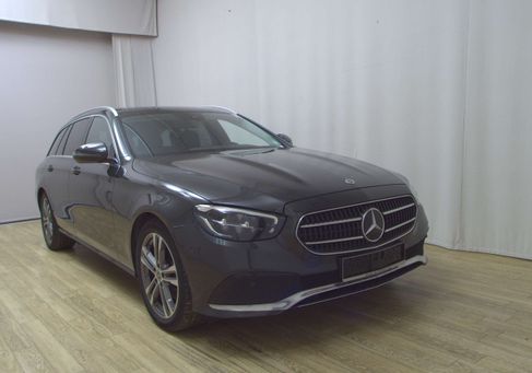 Mercedes-Benz E 220, 2022 3
