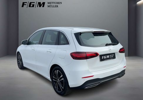 Mercedes-Benz B 180, 2025