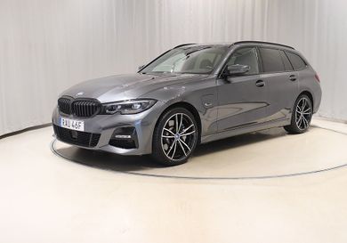 BMW 330, 2022
