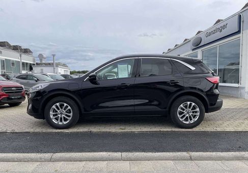 Ford Kuga, 2022 3
