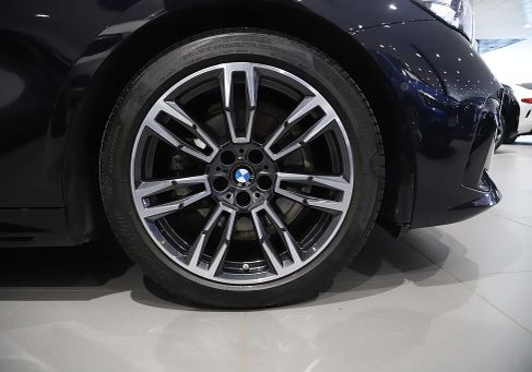 BMW 520, 2025 3