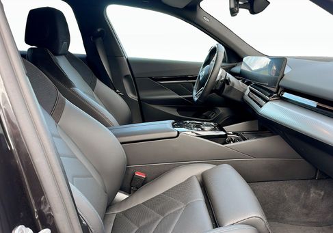 BMW 530, 2025 3