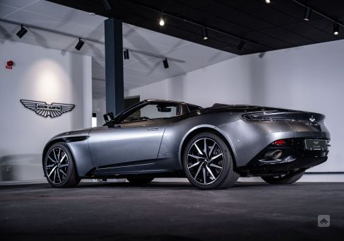 Aston Martin DB11, 2022