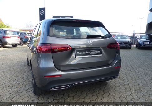 Mercedes-Benz B 180, 2025