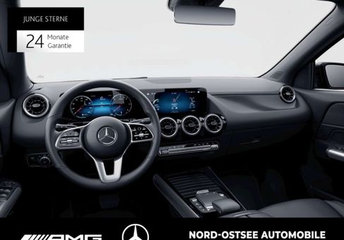 Mercedes-Benz GLA 200, 2021