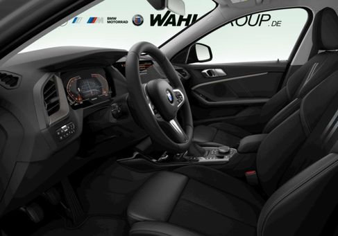 BMW 118, 2022
