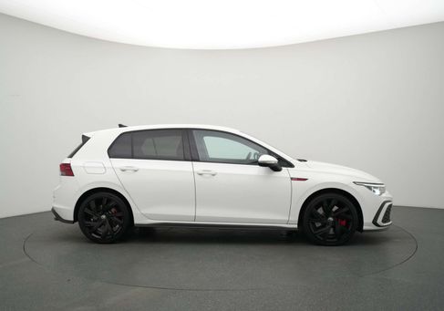 Volkswagen Golf, 2024