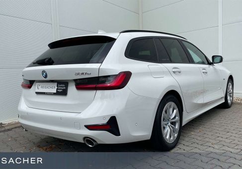 BMW 330, 2022