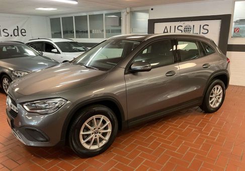 Mercedes-Benz GLA 180, 2022