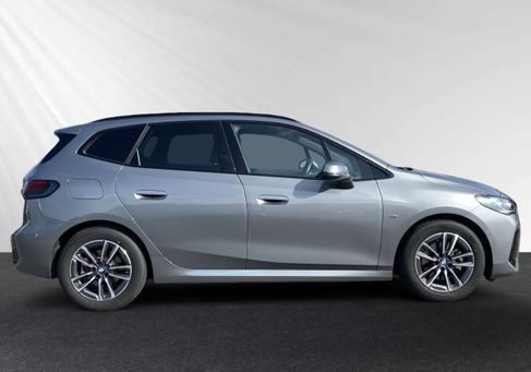 BMW 220, 2025 2